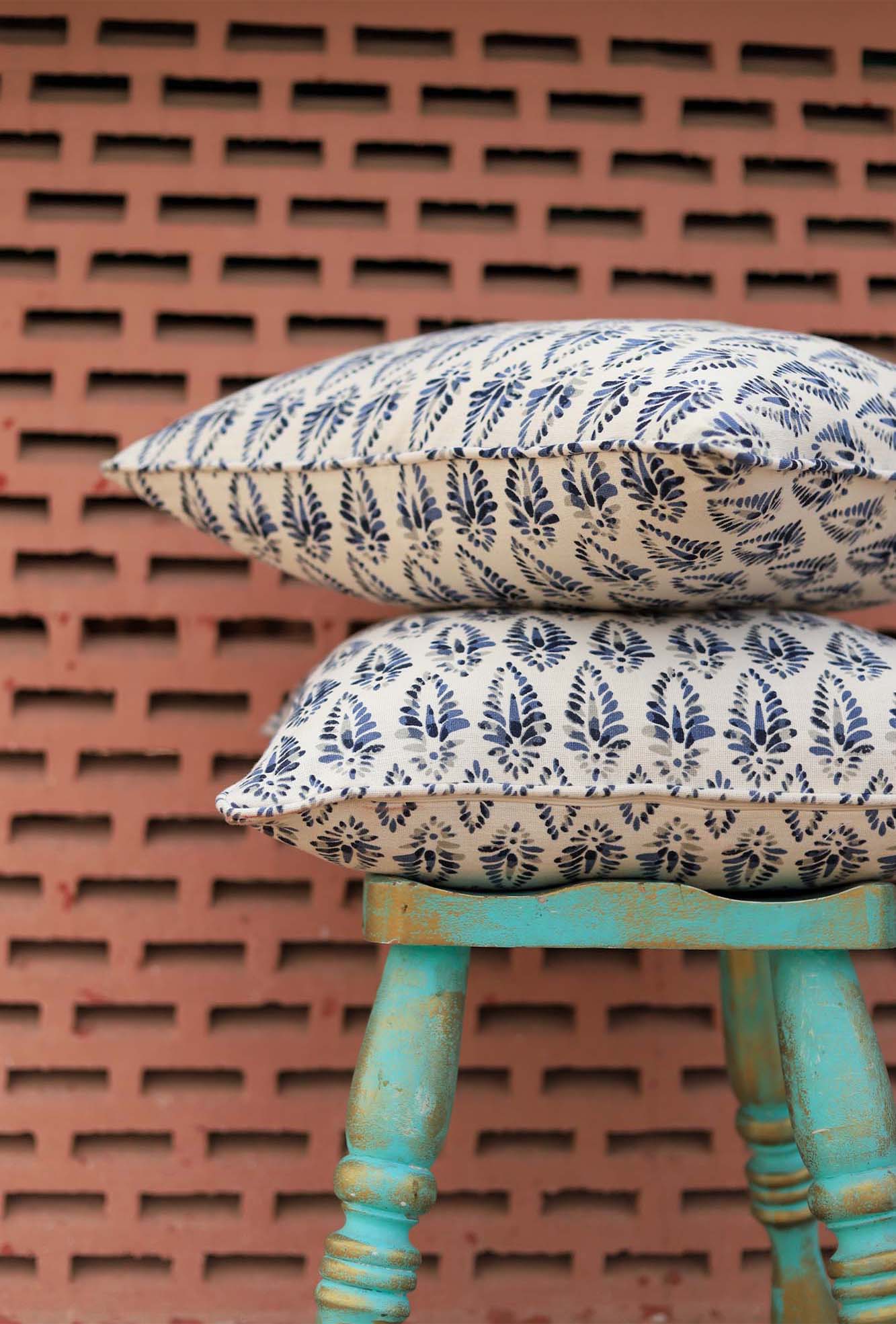 Cushion Cover Blue Leaf Buti