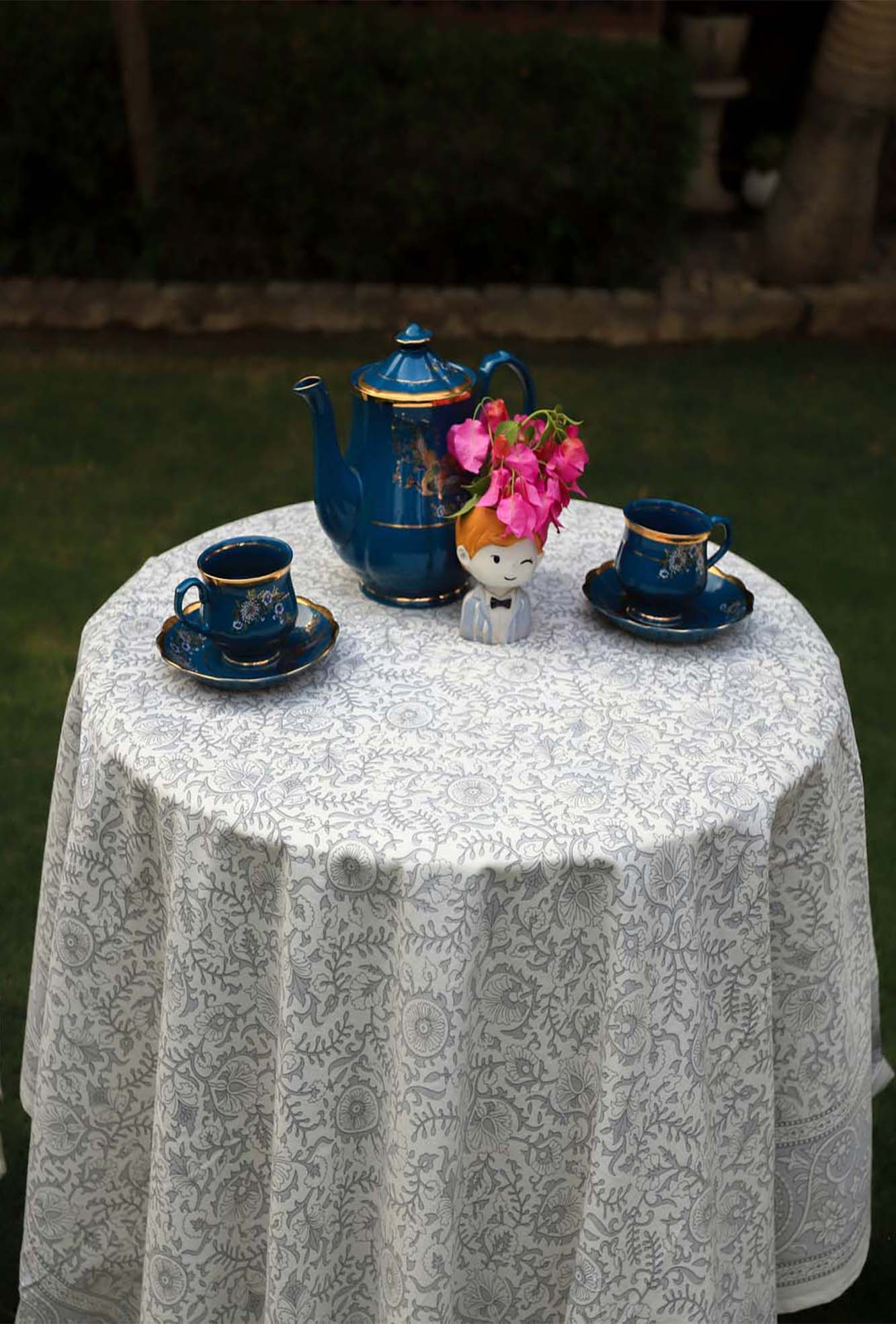 Table Cover Gray Floral Jaal