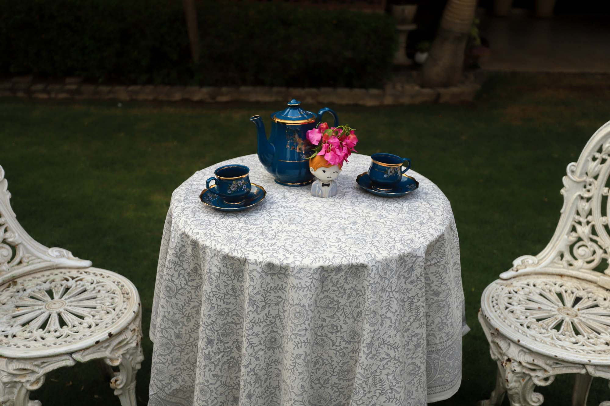 Table Cover Gray Floral Jaal